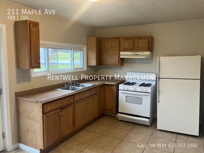Photo - 211 Maple Ave