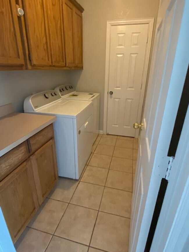 3 BEDROOM 2 BATH 2 CAR GARAGE Rental House Rental in Denton, TX