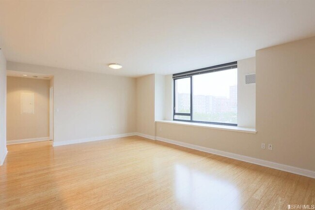 Photo - 260 King St Unit 449