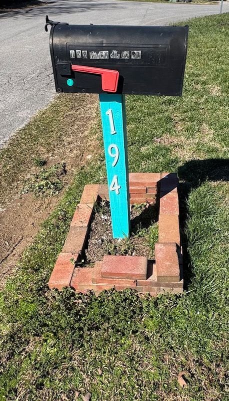 Photo - 194 E Pine St