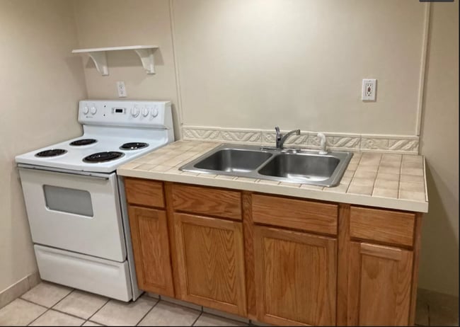 Building Photo - 2583-2585 S 700 E Unit 2585 S 700 E #3 Rental