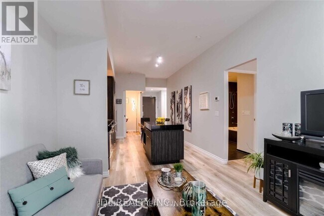Photo - 101 Charles St E Unit 318