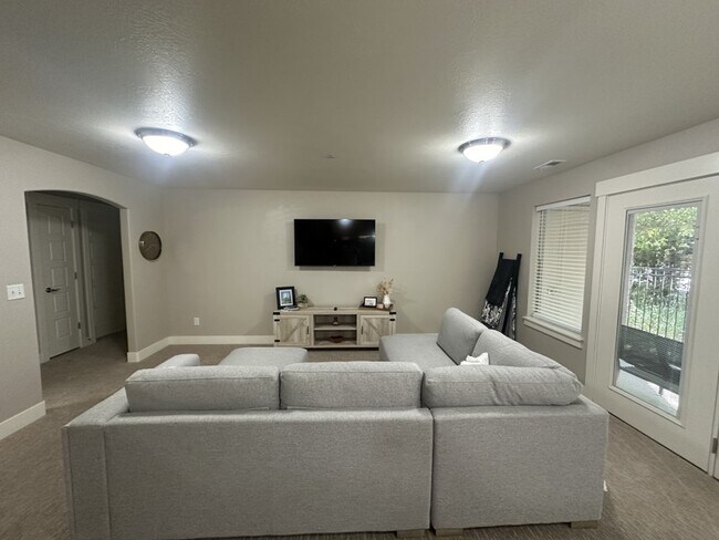 Photo - 861 S Main St Unidad C