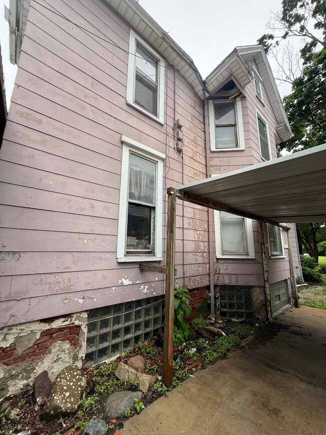 Photo - 1595 N Church St