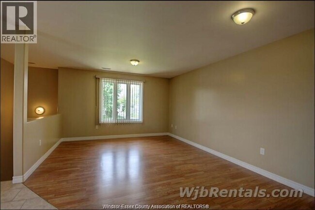 Photo - 680 Cameron Ave Unité 1