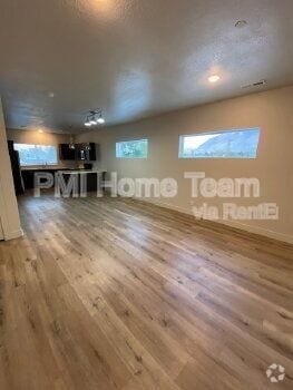 Building Photo - 2874 Kiesel Ave Unit 204 Rental