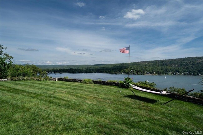 Photo - 14 Hemlock Hill