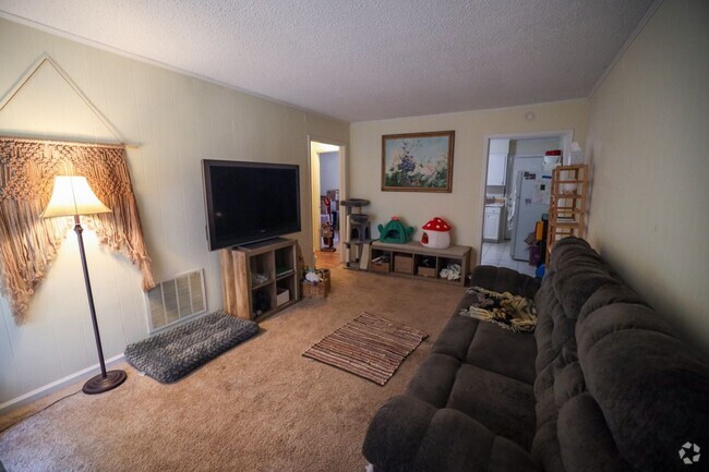 Building Photo - 2 Bedroom Apartment Close to Campus!