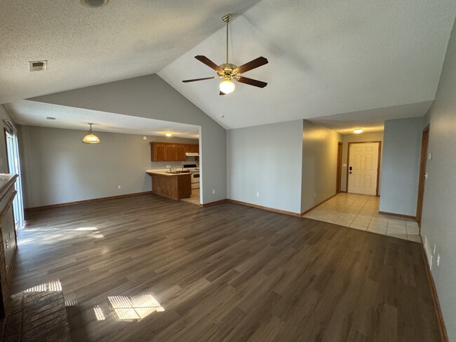 Photo - 1303 Fox Run Dr