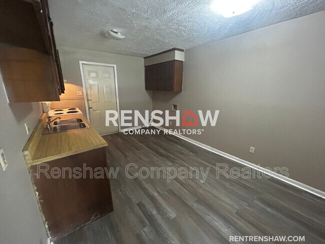 Photo - 181 Lealand Ln