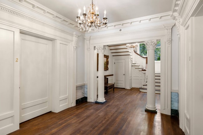 Building Photo - All-Utilities-Included Studio in Historic Bristol Manor | Pet Friendly Unit G