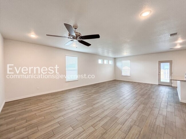 Photo - 2204 Hornbeam St