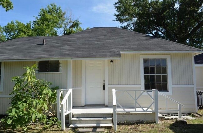 Photo - 2514 Lynnfield St