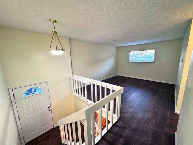 Photo - 4925 Godown Rd