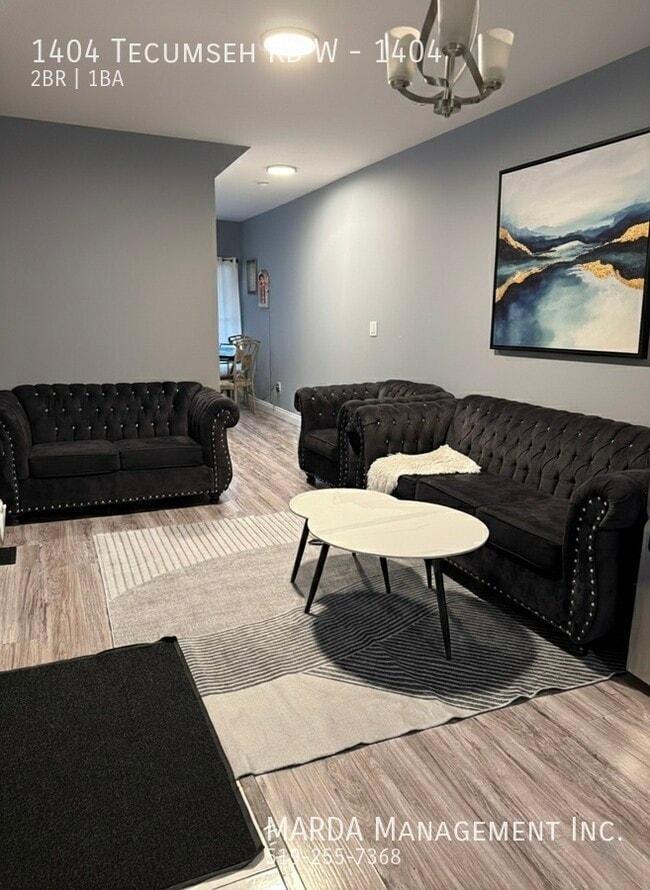 Building Photo - RENOVATED 2 BED/1 BATH MAIN FLOOR Unit 1404