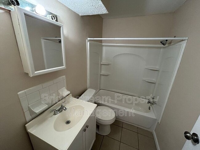 Photo - 1901 Hazel Ave