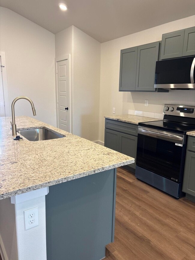 Photo - 2143 Langford Ave