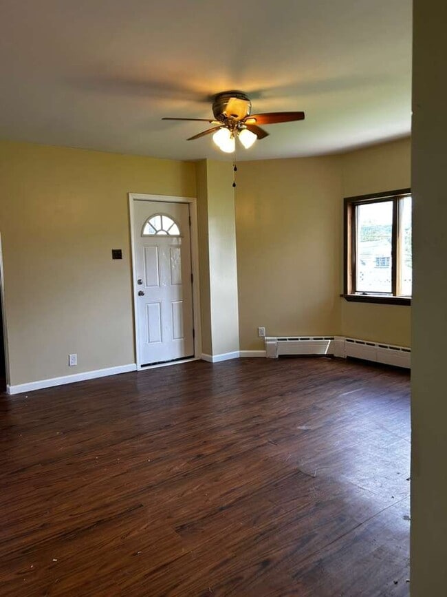 41 Fallbrook St Unit UPSTAIRS