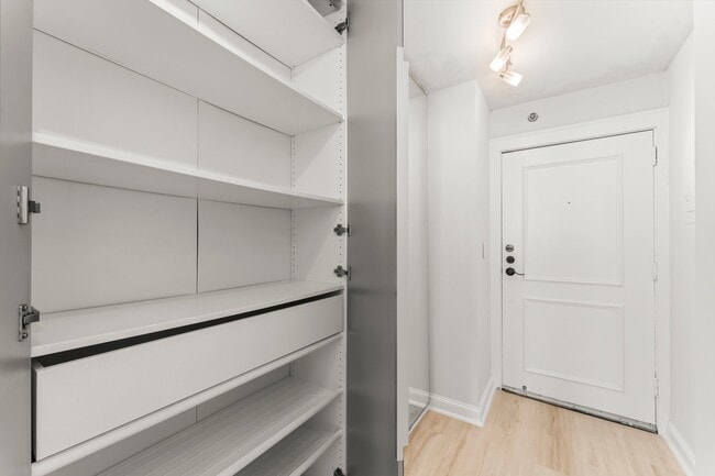 Building Photo - 3525 Sage Rd Unit 1216 Rental