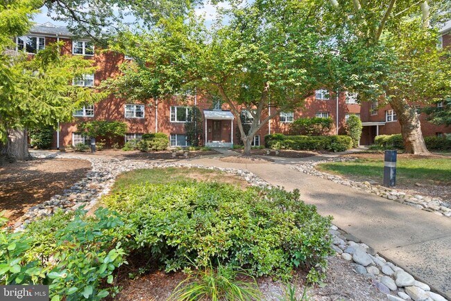 Building Photo - 1425 N Nash St Unit N-304 Rental