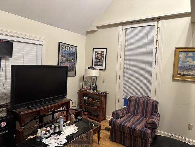 Spacious Living Room Looking N/E - 1203 E 25th St Unit Luxury Garage Apt