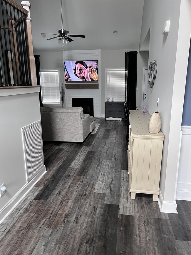 Photo - 557 Dexter Dr