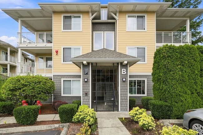 Building Photo - 560 225th Ln NE Unit B101