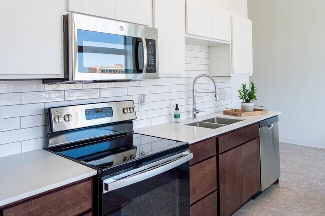 1BR, 1BA - Louis