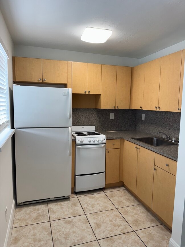 Photo - 1135 W 28th St