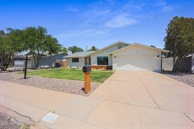 Photo - 8133 N 16th Dr