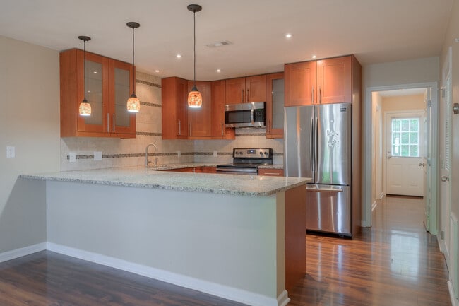 Photo - 846 Patrick Henry Dr