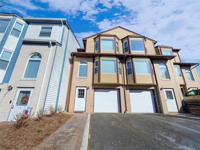 Photo - 9 Revere Ct Townhome