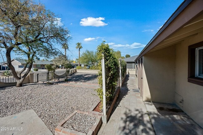 Photo - 2601 N 51st St