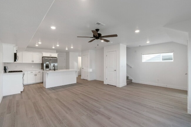 Photo - Modern 3-Bedroom, 2.5-Bathroom Townhome Near Highway 6 and I-15 - END UNIT