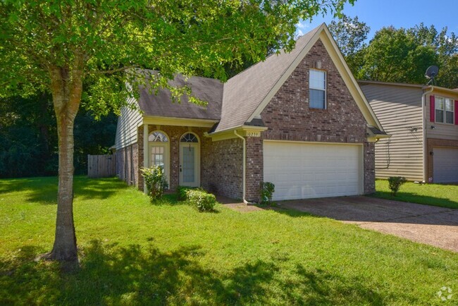 Building Photo - Great curb appeal home with 3 beds and 2 b...