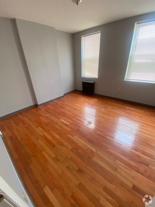 Building Photo - 2 Bedroom and 1 Bathroom House in South Ph...