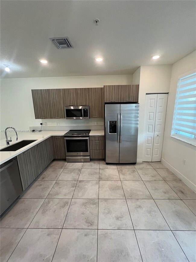 Photo - 10295 NW 64th Terrace Unidad 102 Rental