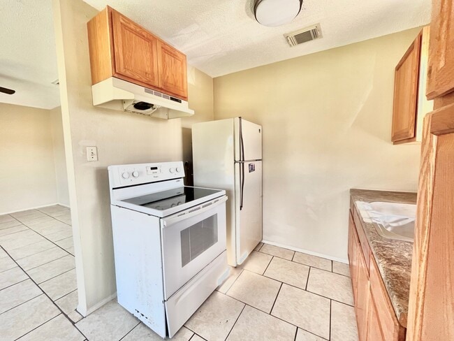 Photo - 3021 Sycamore Ave Unit 10