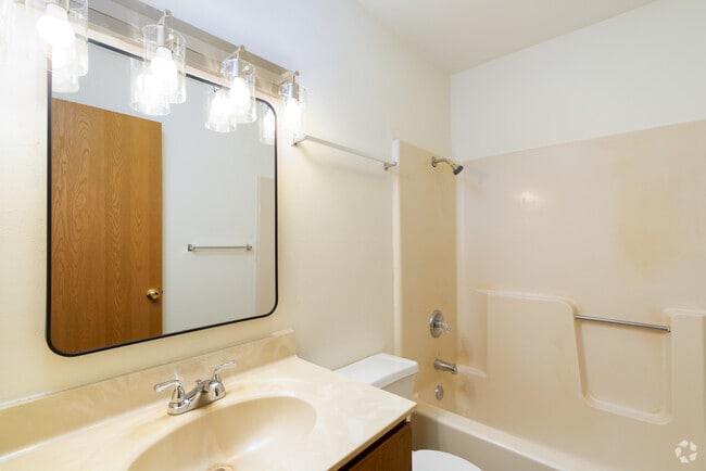 2BR, 1.5BA - 1,100SF