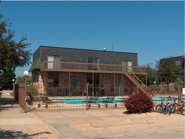 Bellwood Square Apartments - Bellwood Square Apartments