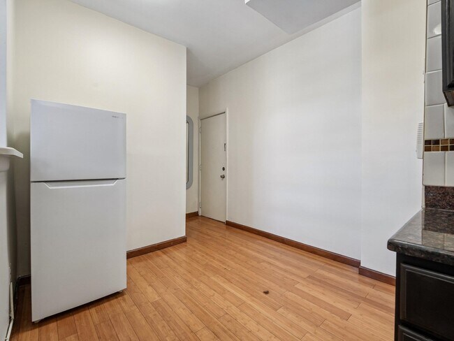 Photo - 121 Garrison Ave Unidad 204