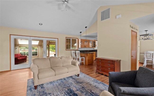 Photo - 1540 Carlton Way