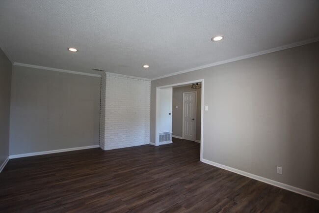 Photo - 701 Fair Ln
