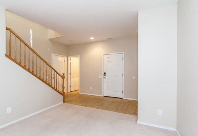 Building Photo - 2373 Rue Royale St