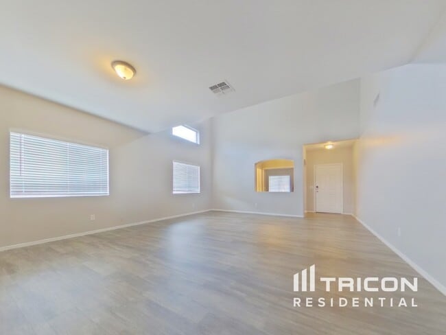 Photo - 23885 Chambers St