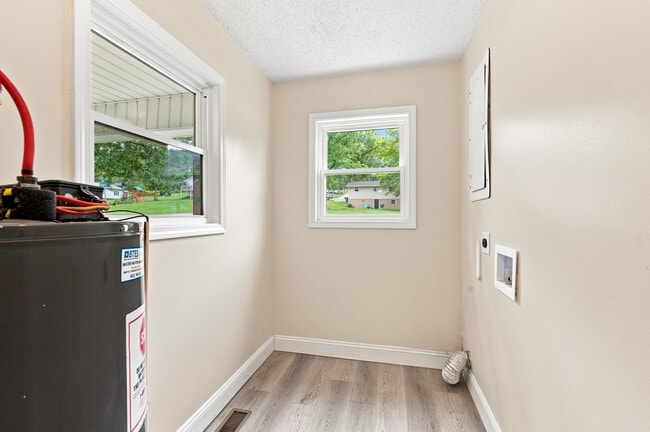 Photo - 108 Langford Ln