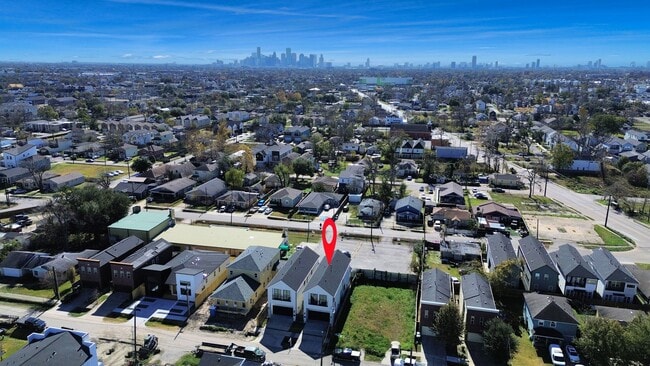 Photo - 410 E 41st St