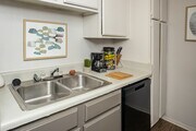 2BR, 2BA - 931SF