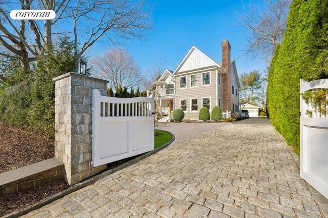 Photo - 575 Hampton Rd House