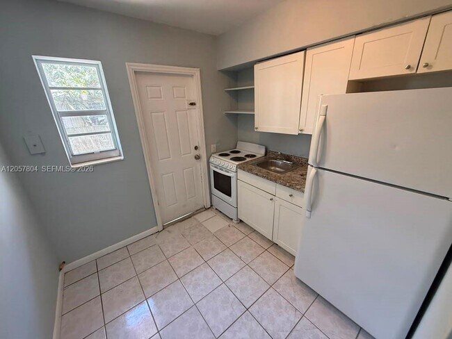 Photo - 3129 SW 9th St Unit 2